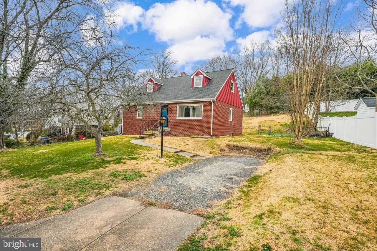 6714 Amherst Rd - Photo 4 of 35