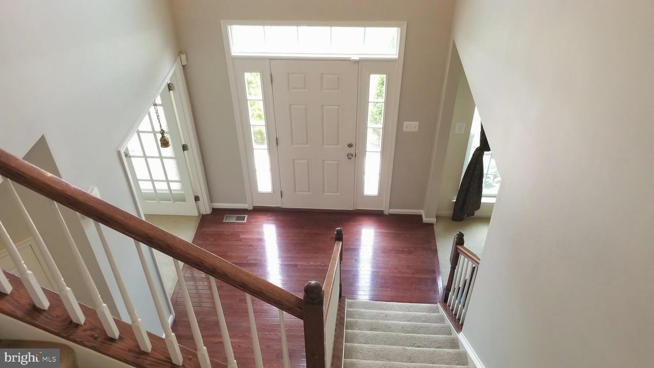 9107 Seward St - Photo 2 of 19