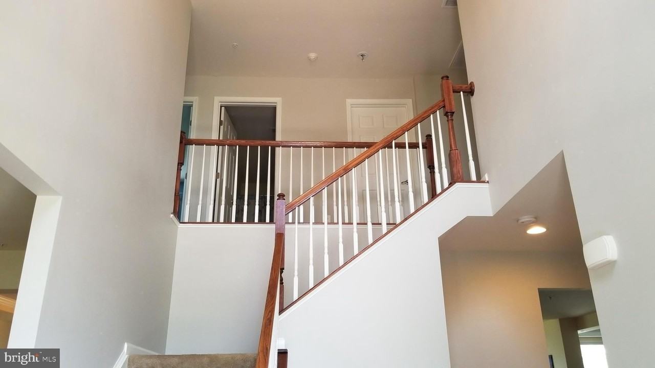 9107 Seward St - Photo 4 of 19