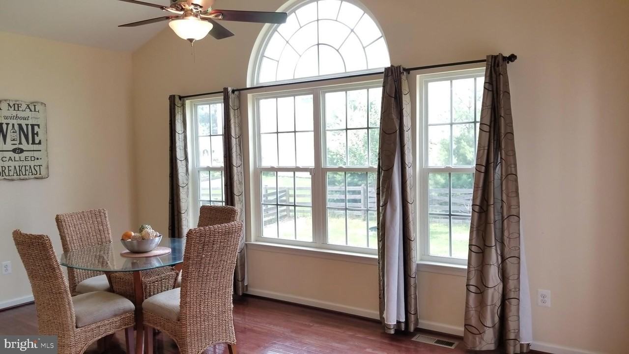 9107 Seward St - Photo 5 of 19