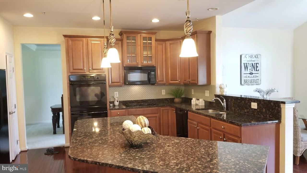 9107 Seward St - Photo 6 of 19