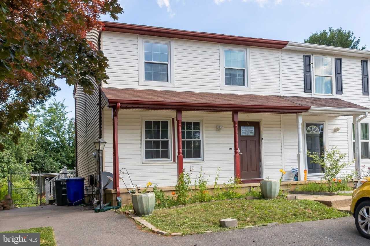 178 Stonegate Dr - Photo 4 of 40