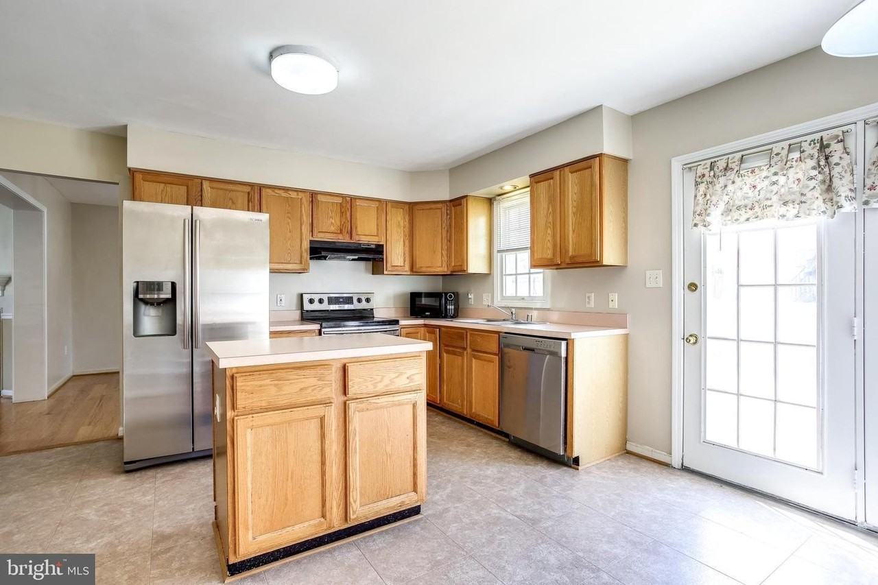 6412 Highbanks Ct - Photo 4 of 16