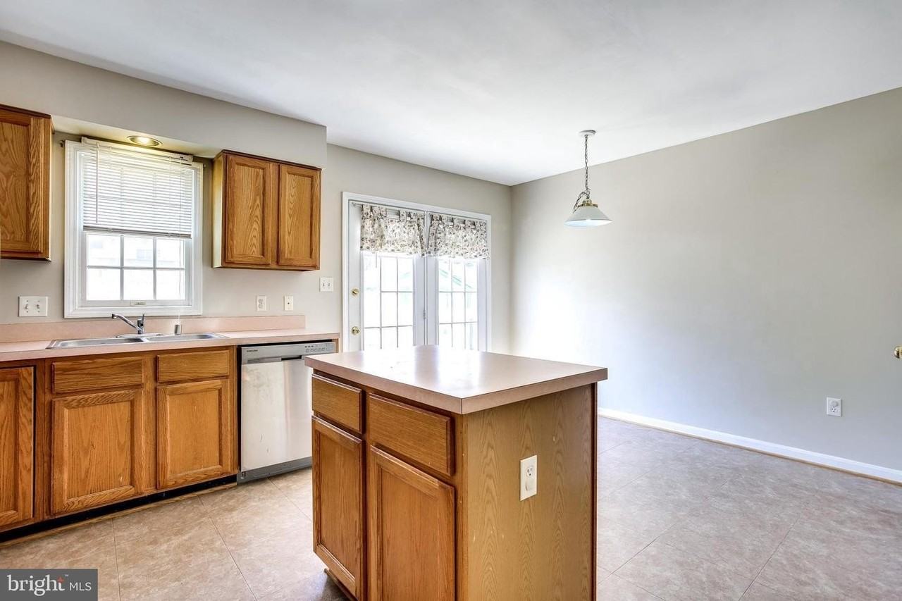 6412 Highbanks Ct - Photo 5 of 16