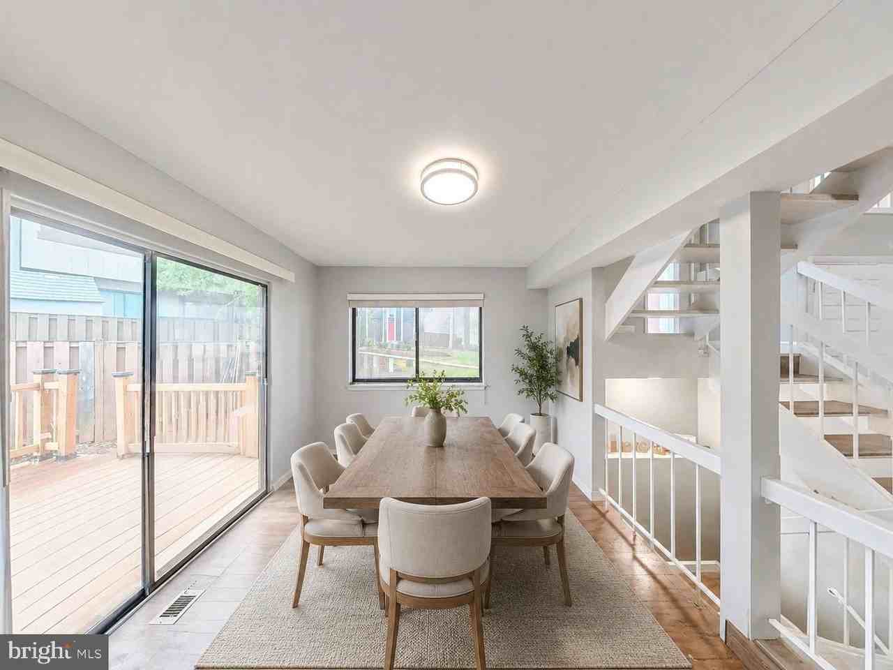 18428 Point Seneca Pl - Photo 5 of 45
