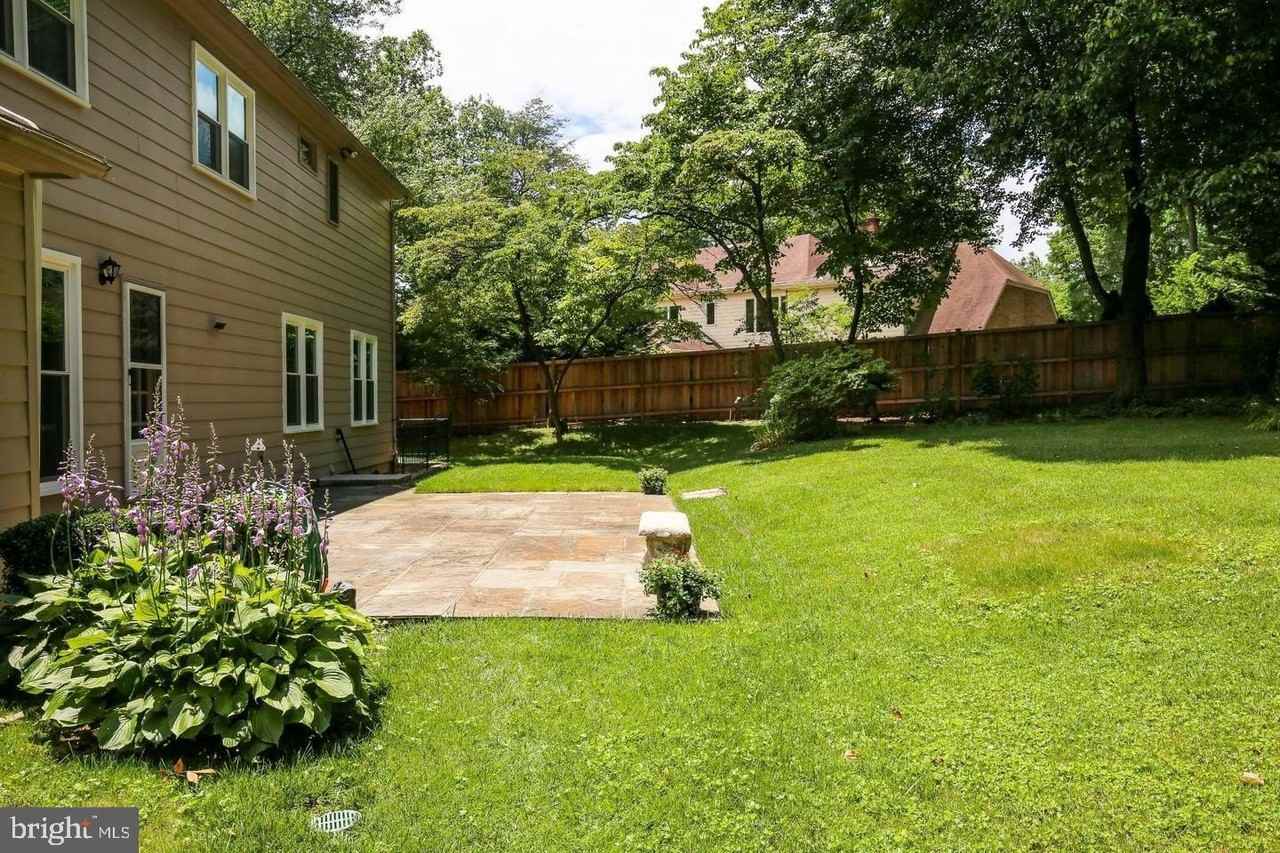 8712 Seven Locks Rd - Photo 2 of 10