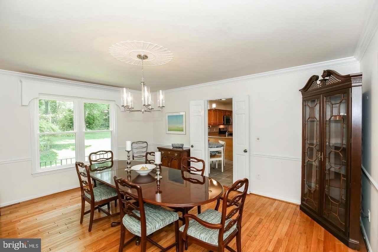 8712 Seven Locks Rd - Photo 7 of 10
