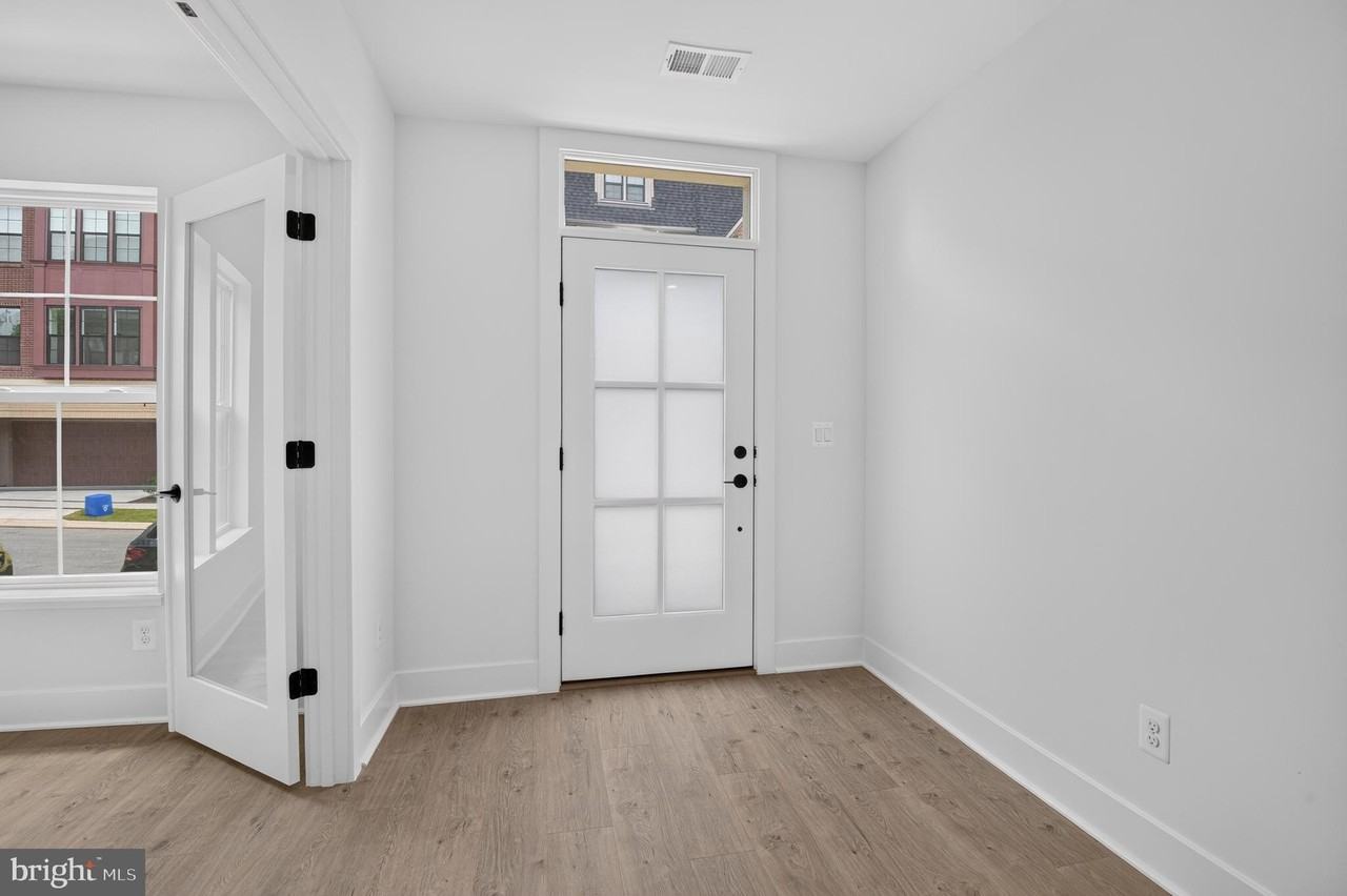 5015 Dulcet Dr - Photo 4 of 45