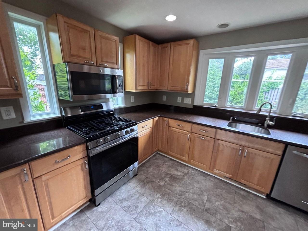 701 Robert Rd - Photo 2 of 10