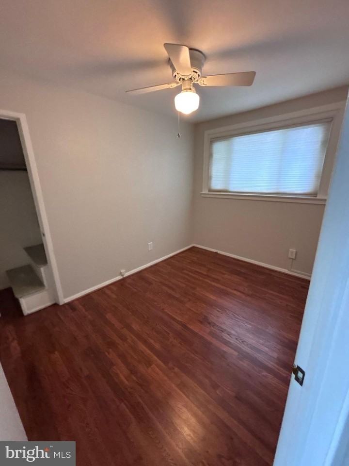 701 Robert Rd - Photo 6 of 10