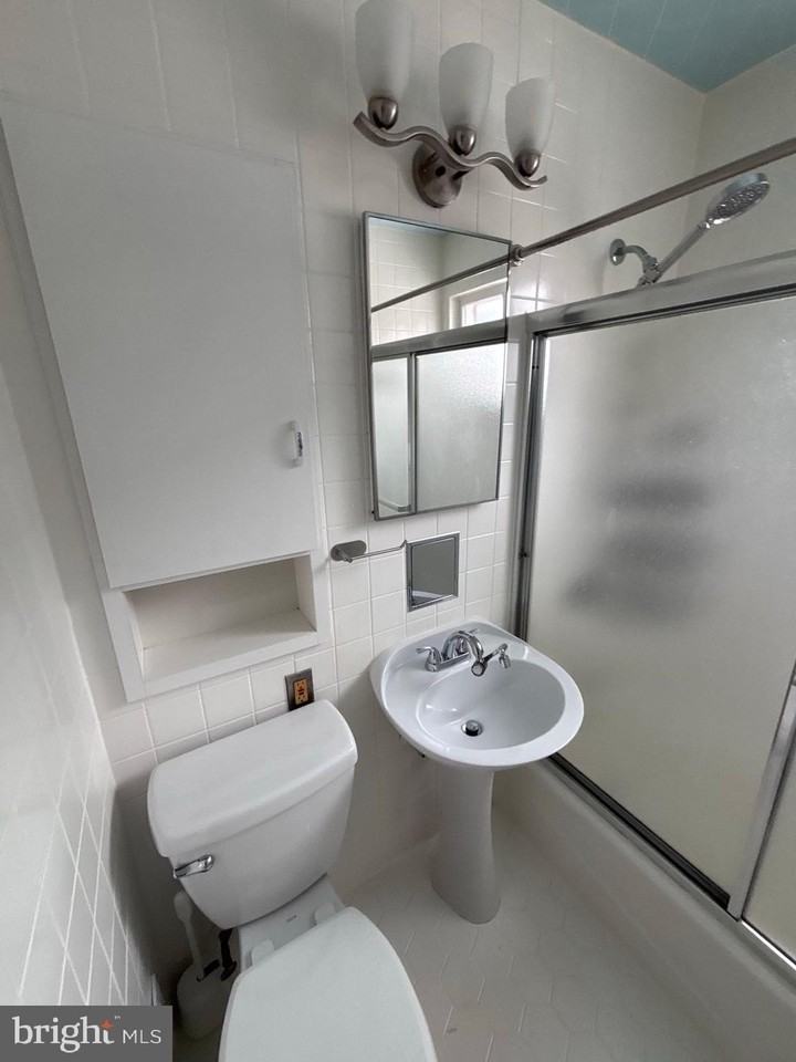701 Robert Rd - Photo 7 of 10