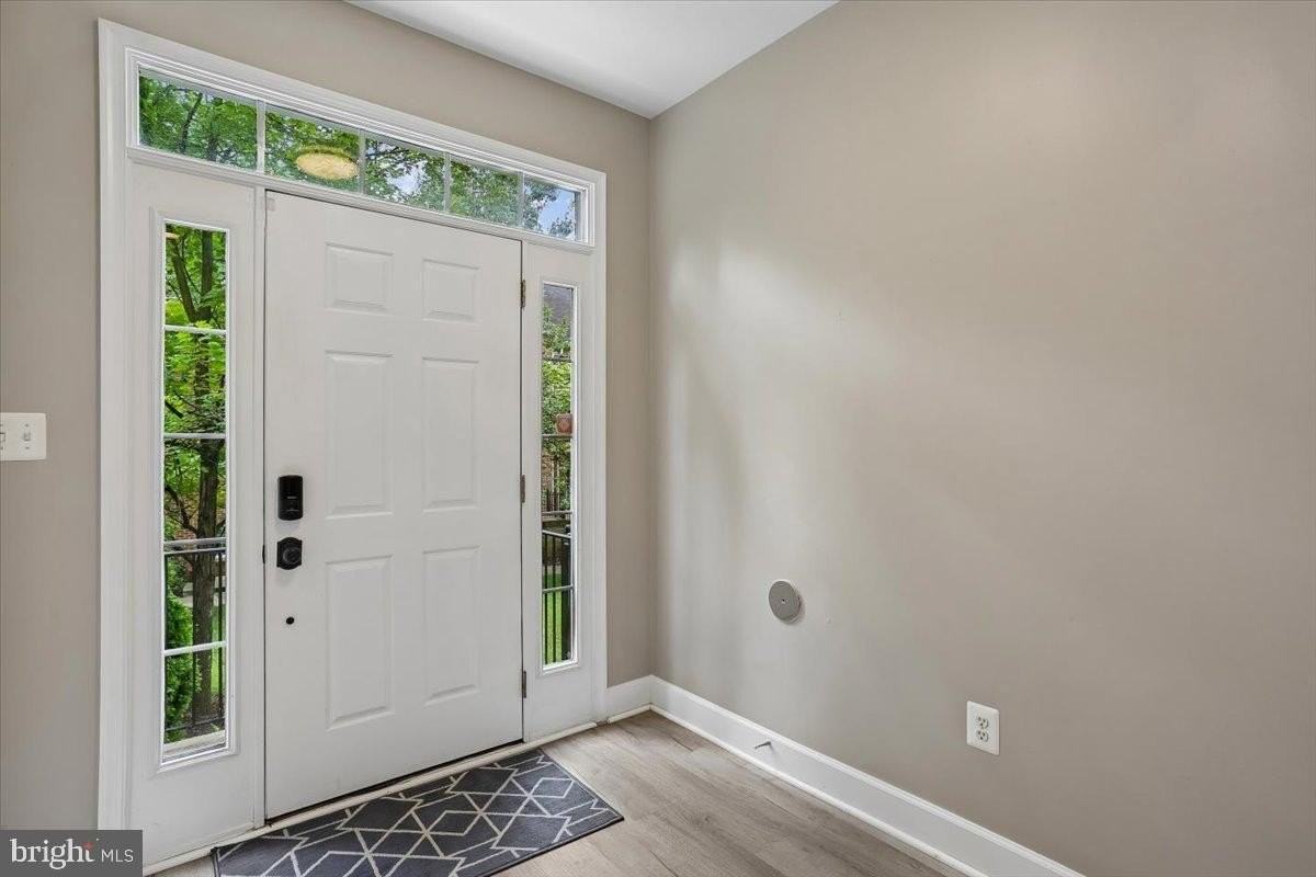 567 Pelican Ave - Photo 3 of 50