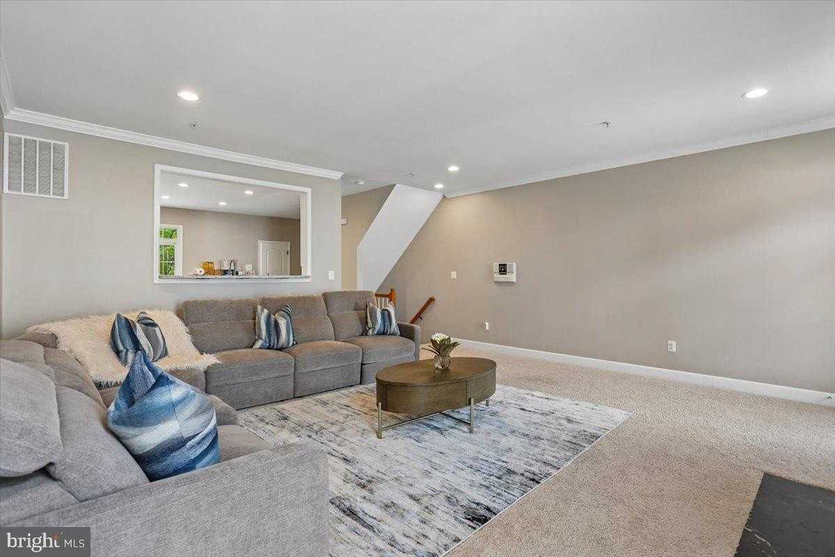 567 Pelican Ave - Photo 6 of 50