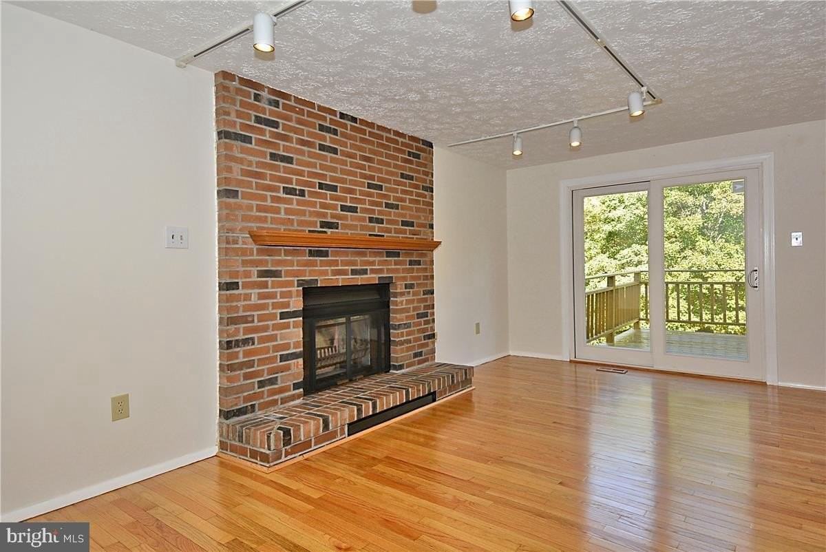 5 Sanders Ct - Photo 3 of 17