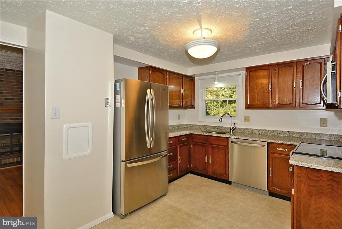 5 Sanders Ct - Photo 4 of 17