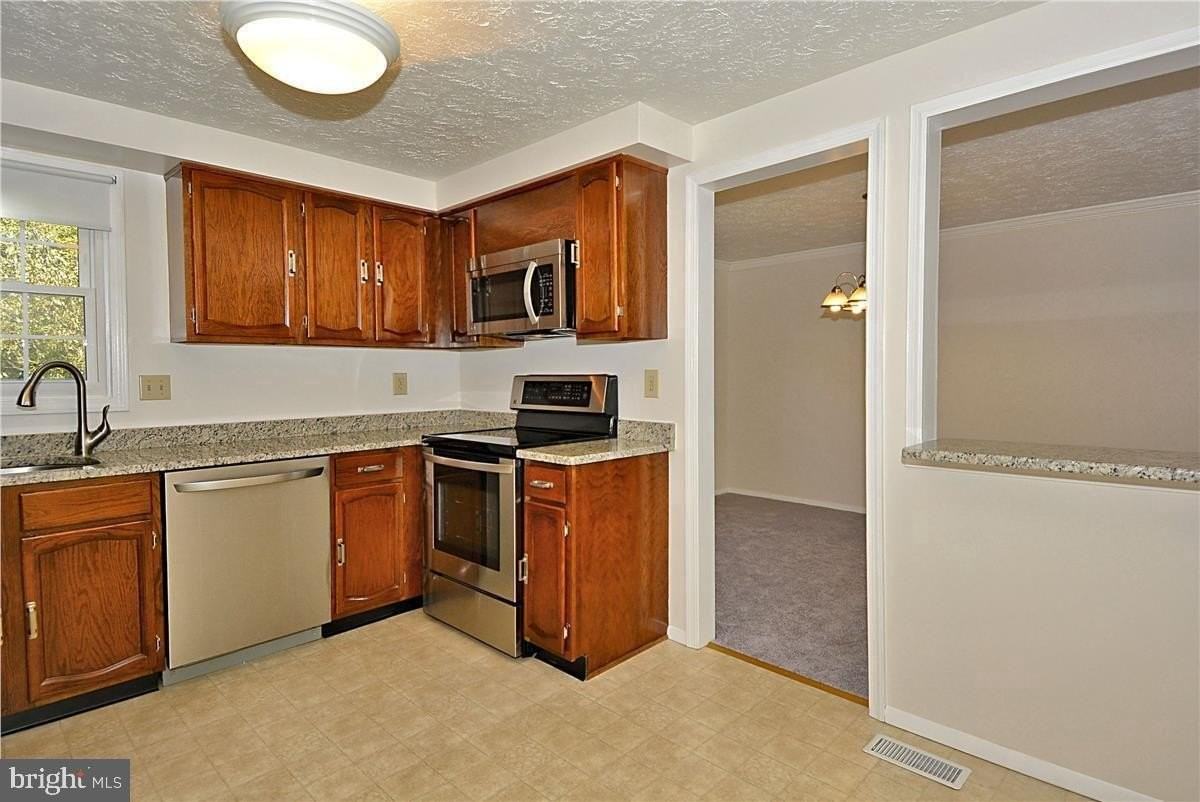 5 Sanders Ct - Photo 5 of 17
