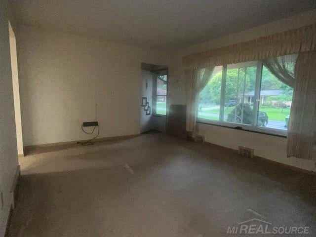 53039 Dryden St - Photo 5 of 12