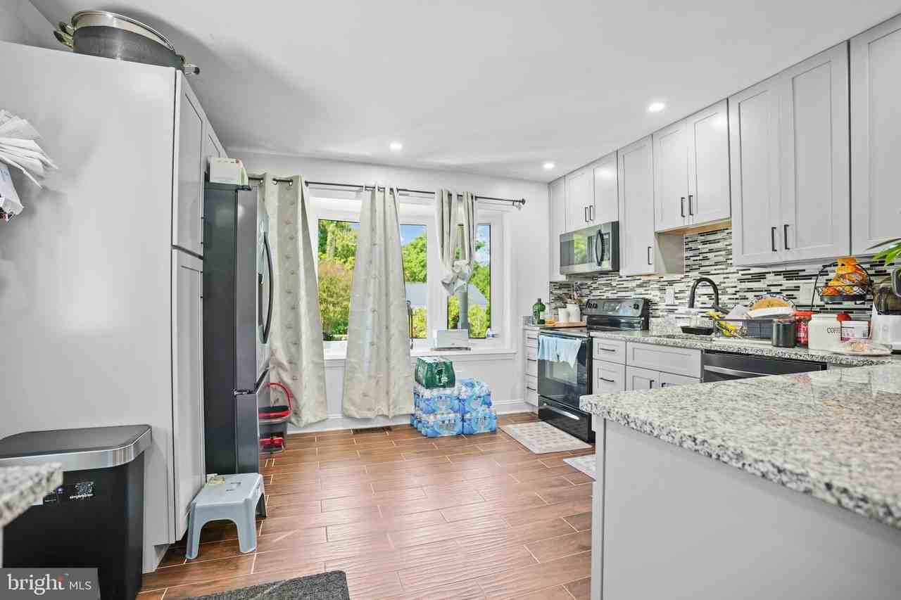7518 Bentree Rd - Photo 6 of 23