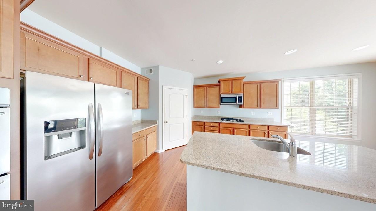 2604 Brooke Grove Rd - Photo 2 of 35
