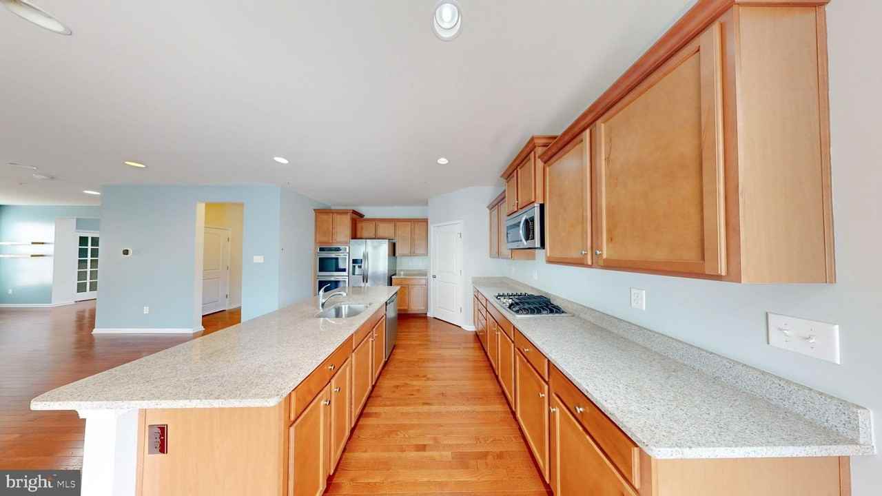 2604 Brooke Grove Rd - Photo 3 of 35