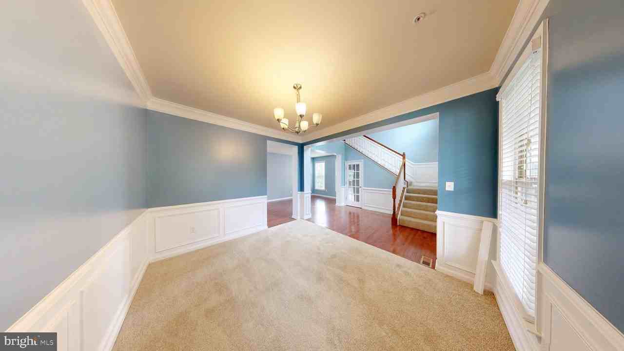2604 Brooke Grove Rd - Photo 5 of 35