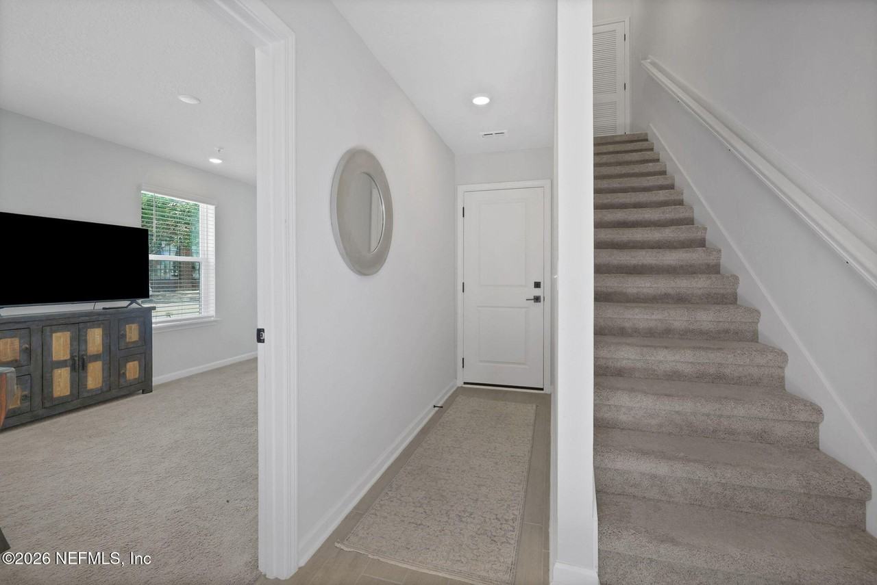 1096 Farwell St - Photo 3 of 50