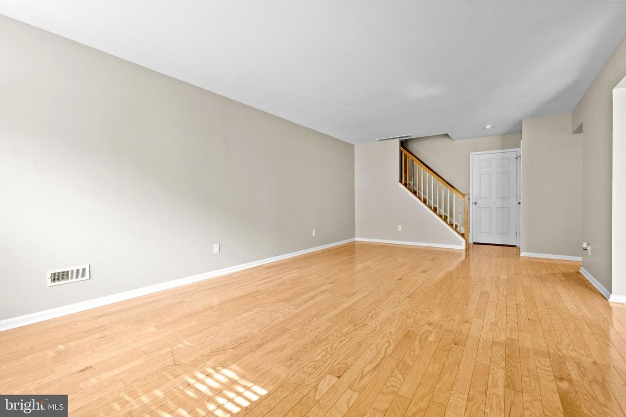 3906 Grenwich Ln - Photo 3 of 33
