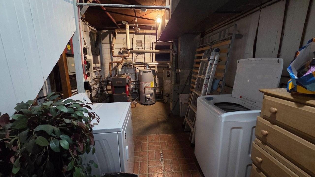 23 Vincent Ave #2ndFL - Photo 3 of 12
