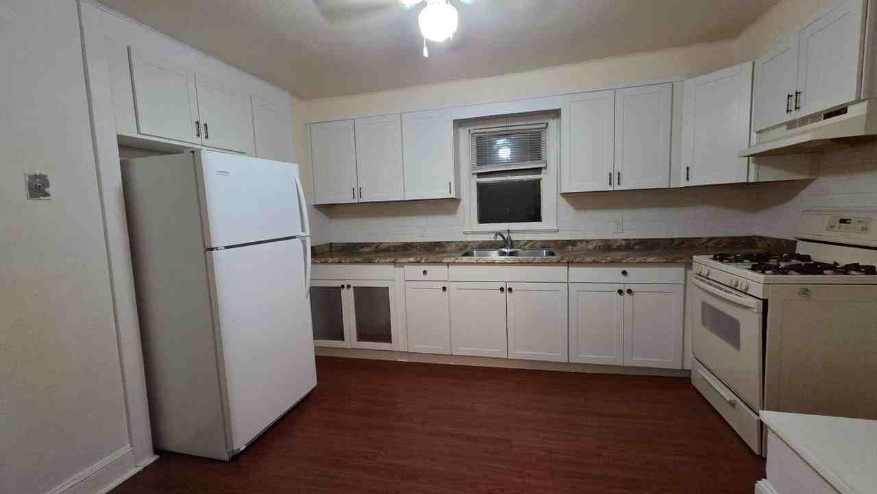 23 Vincent Ave #2ndFL - Photo 4 of 12