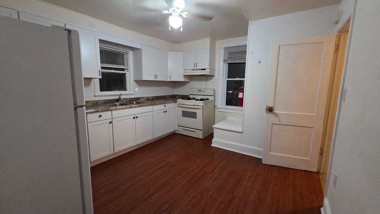 23 Vincent Ave #2ndFL - Photo 5 of 12