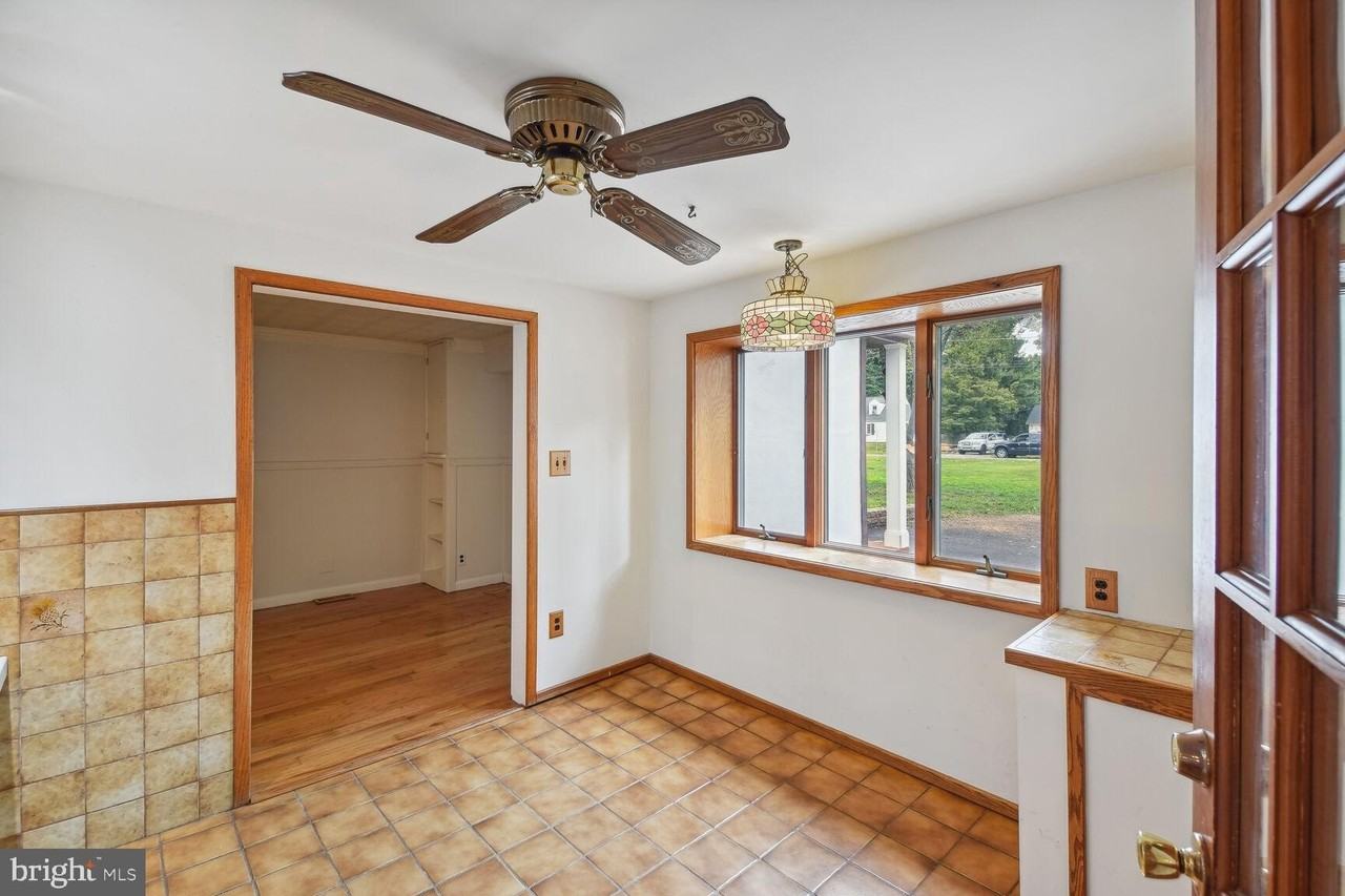 238 Varsity Ave - Photo 2 of 19