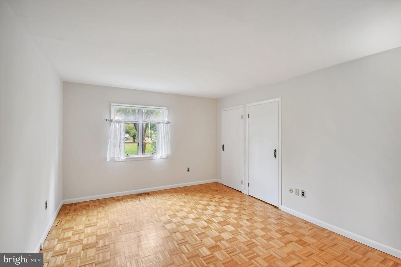 238 Varsity Ave - Photo 6 of 19