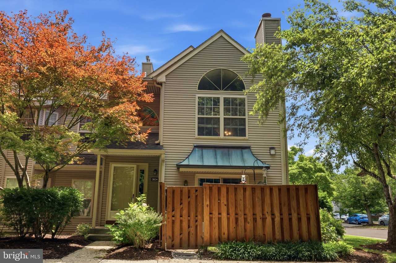 3604 Waltham Ct - Photo 2 of 32