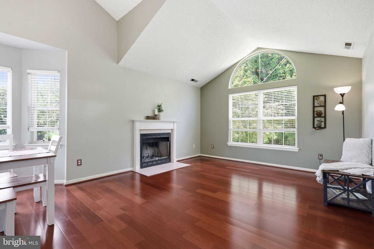 3604 Waltham Ct - Photo 5 of 32