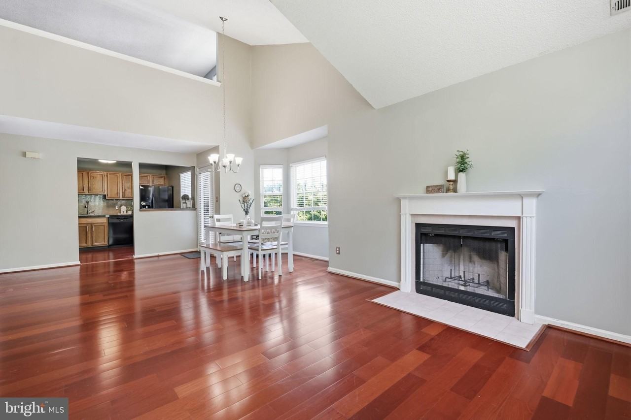 3604 Waltham Ct - Photo 6 of 32