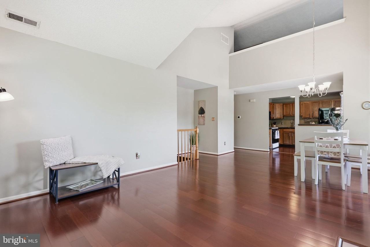 3604 Waltham Ct - Photo 7 of 32