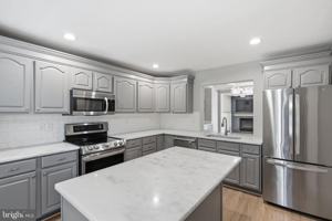 featured image of 12087 Edgemere Cir