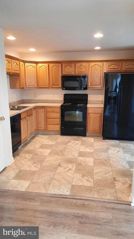 311 Mercury Dr - Photo 4 of 14