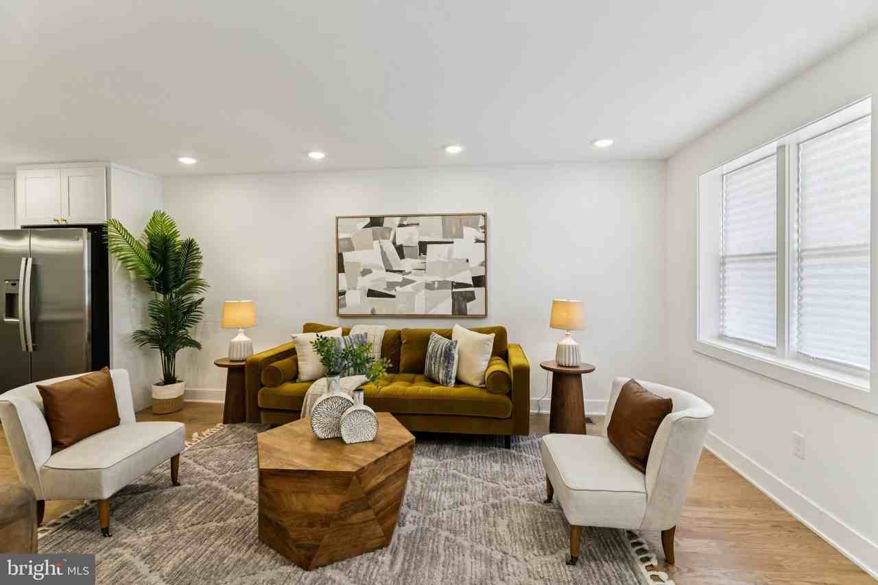 732 Harry St - Photo 4 of 40