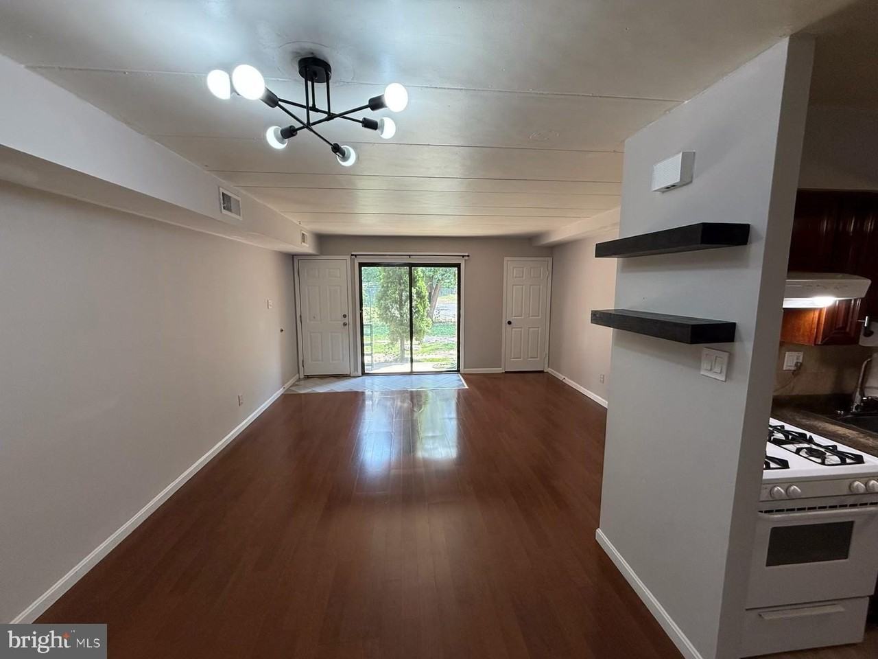 9841 Northeast Ave #22 - Photo 3 of 12