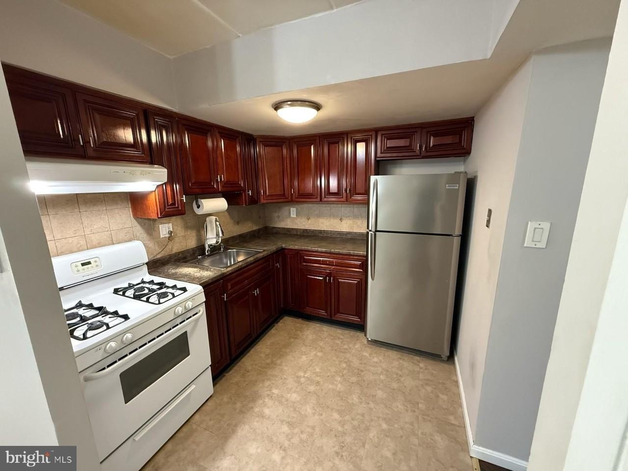 9841 Northeast Ave #22 - Photo 4 of 12