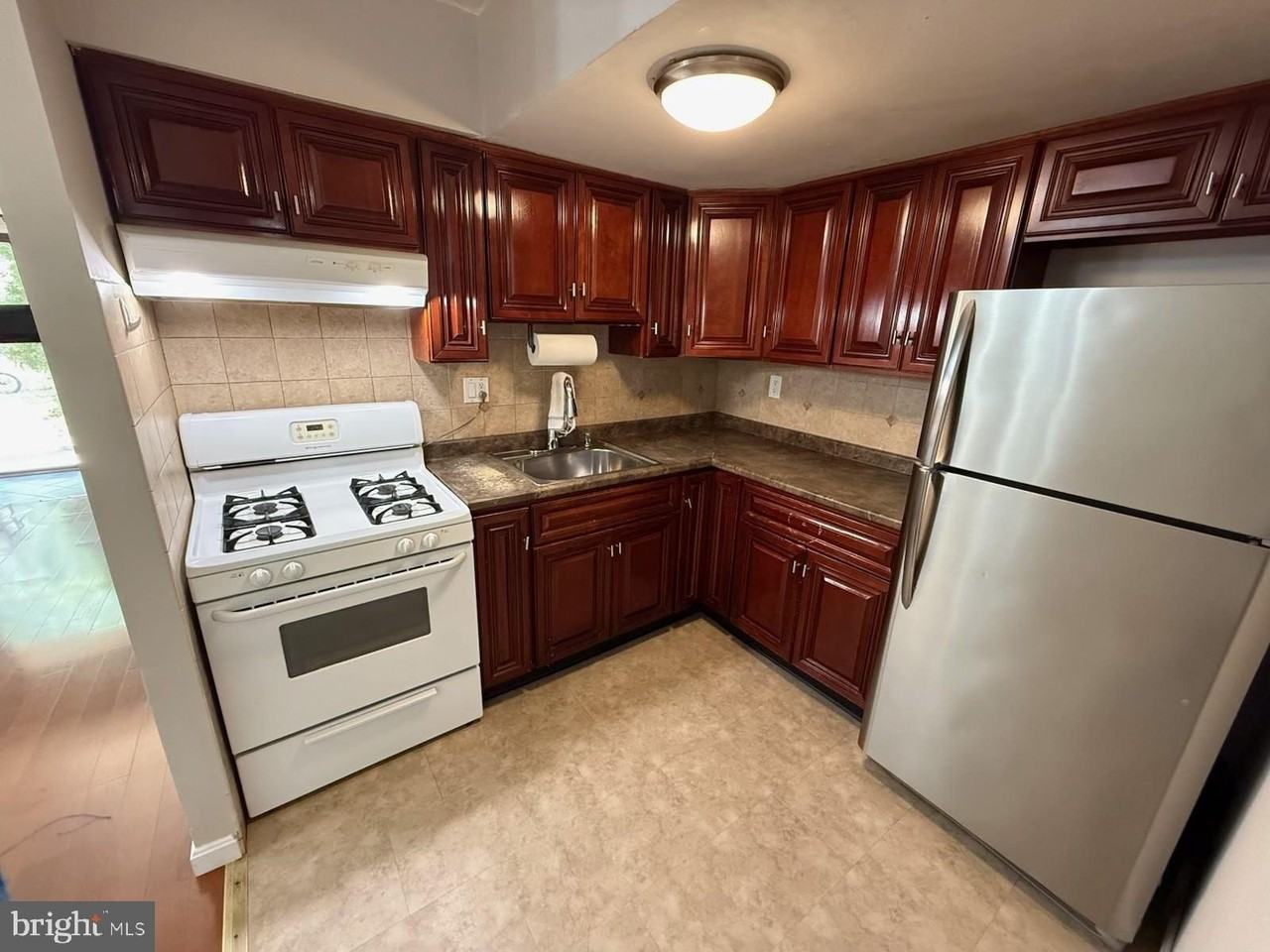 9841 Northeast Ave #22 - Photo 5 of 12