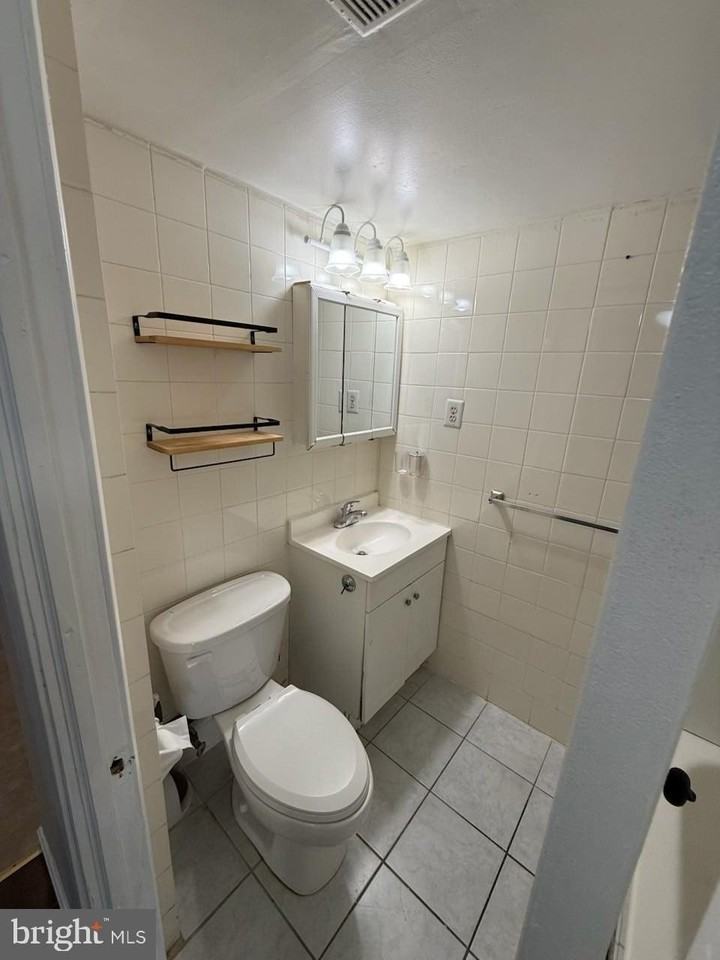 9841 Northeast Ave #22 - Photo 7 of 12