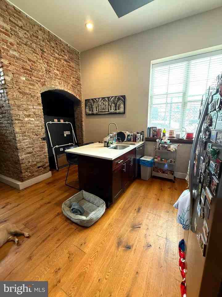 705 S 5th St #101 - Photo 6 of 9