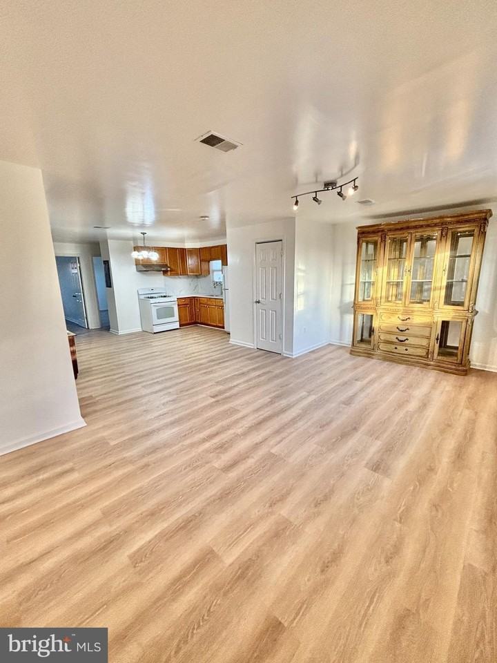 1515 Tyson Ave #2 - Photo 3 of 16