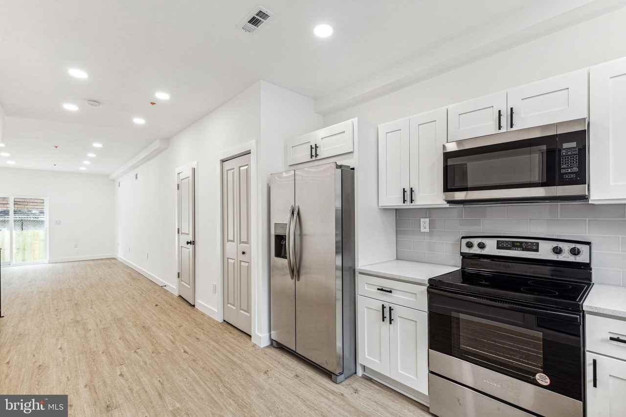 2224 N Howard St #1 - Photo 3 of 13