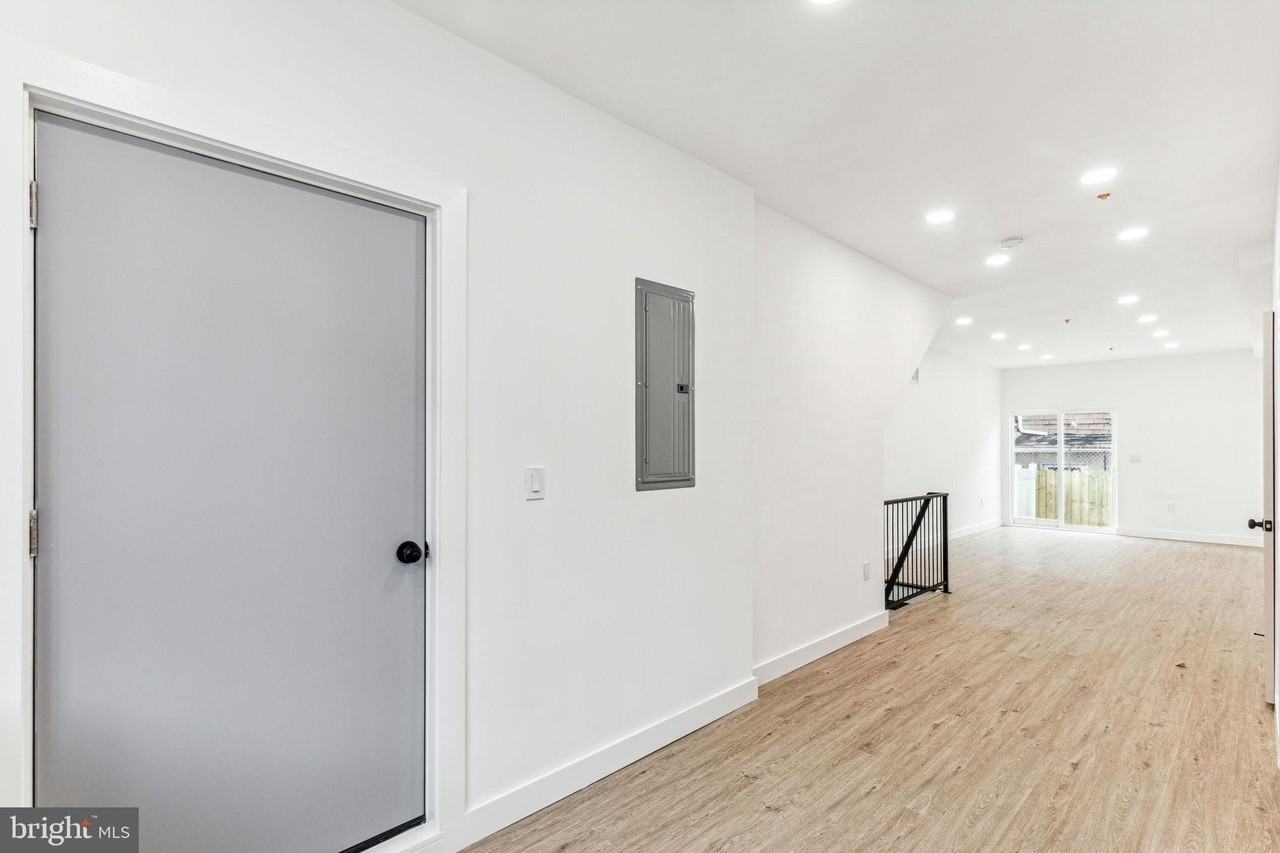 2224 N Howard St #1 - Photo 4 of 13