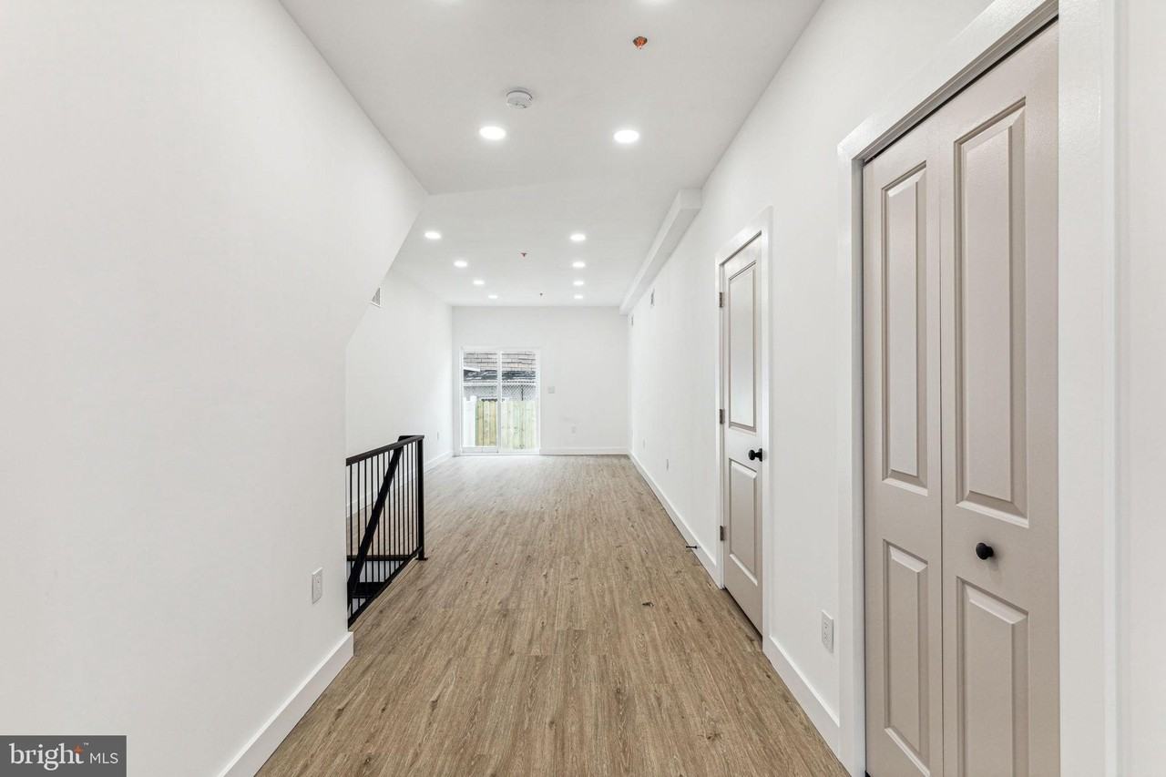 2224 N Howard St #1 - Photo 5 of 13