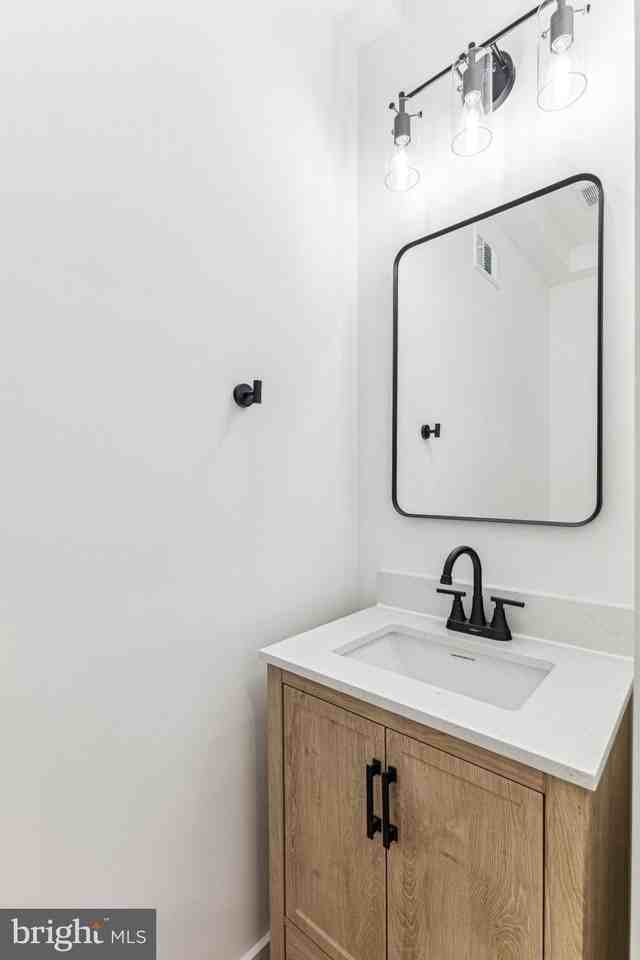 2224 N Howard St #1 - Photo 6 of 13