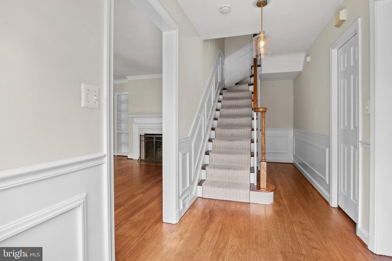 827 S Royal St - Photo 3 of 35